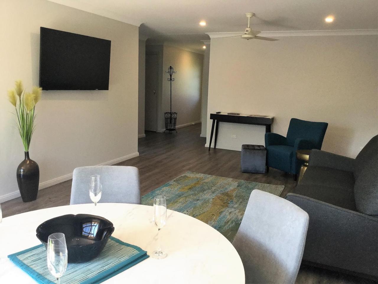 Tic Tac Toe Quality Accommodation Армидейл Екстериор снимка
